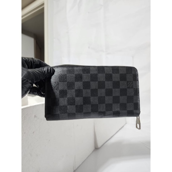 Authentic LOUIS VUITTON Damier Graphite Canvas Zippy Organizer Wallet Black/Grey - Picture 1 of 12